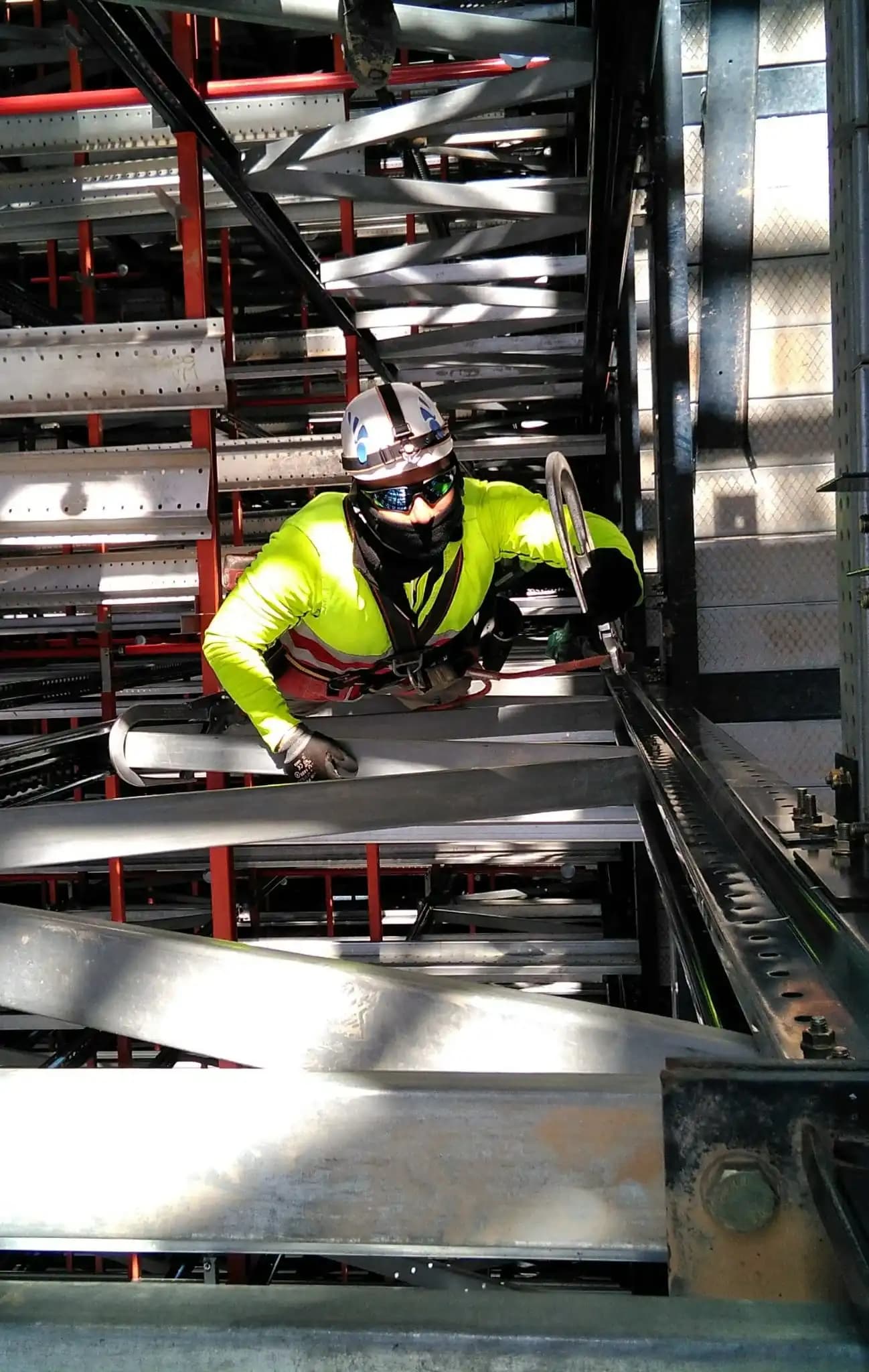 Equipo de Montajes Metal Tres trabajando
